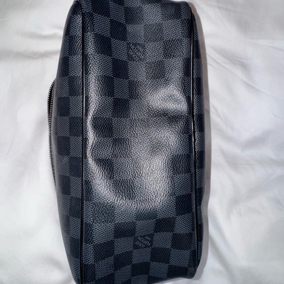 Louis Vuitton Toiletry Bag - Picture 4 of 11